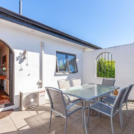 Lakefront Villa - Waitahanui Holiday Home Экстерьер фото