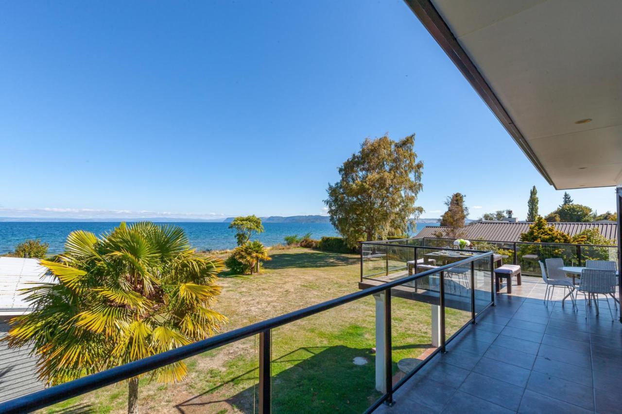 Lakefront Villa - Waitahanui Holiday Home Экстерьер фото