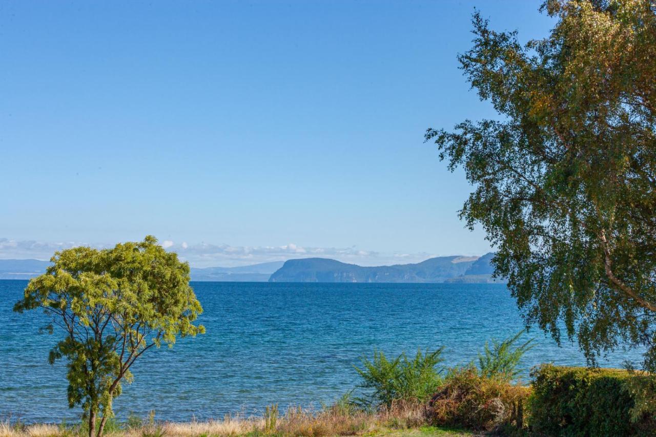 Lakefront Villa - Waitahanui Holiday Home Экстерьер фото
