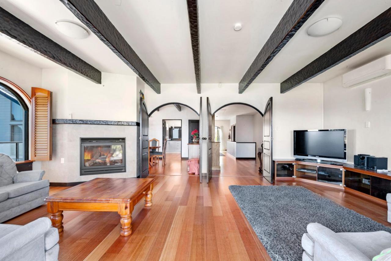 Lakefront Villa - Waitahanui Holiday Home Экстерьер фото