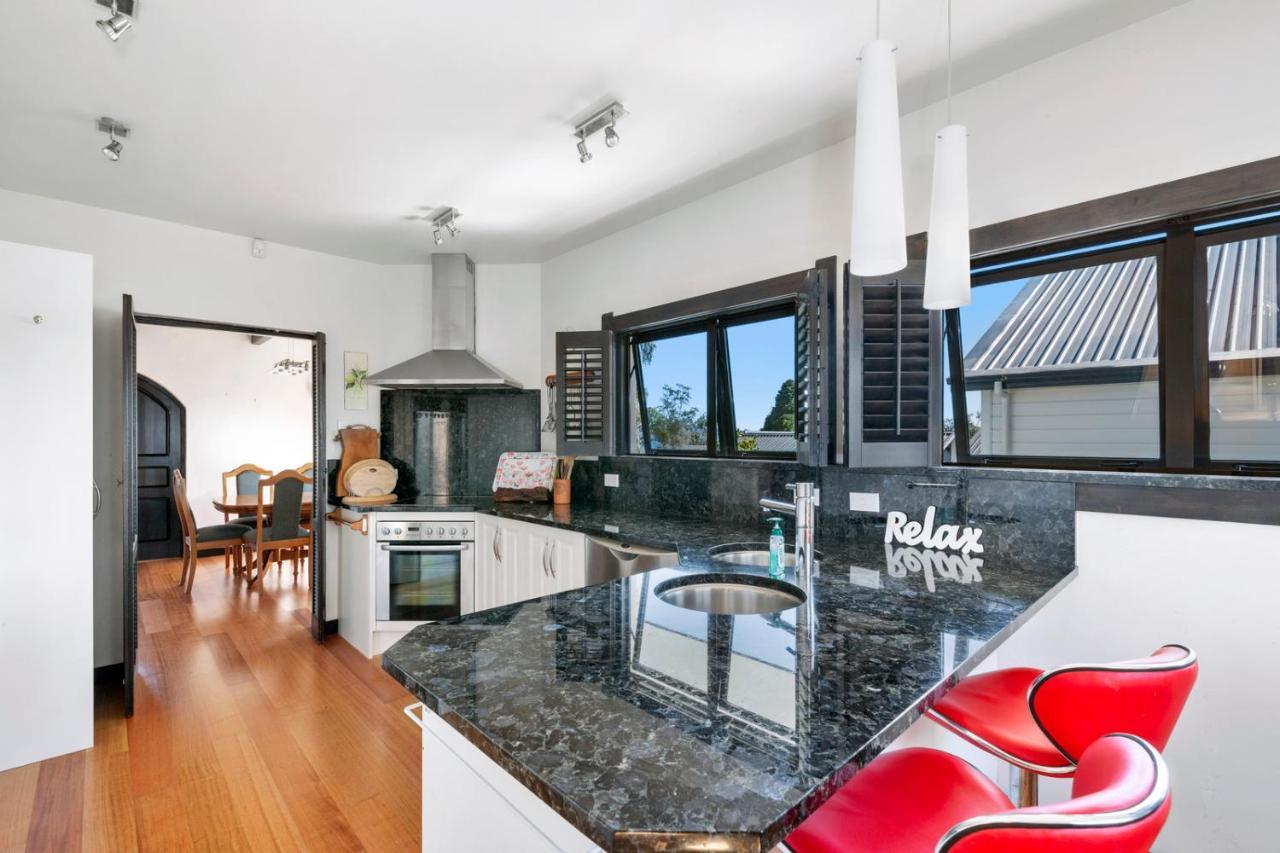 Lakefront Villa - Waitahanui Holiday Home Экстерьер фото