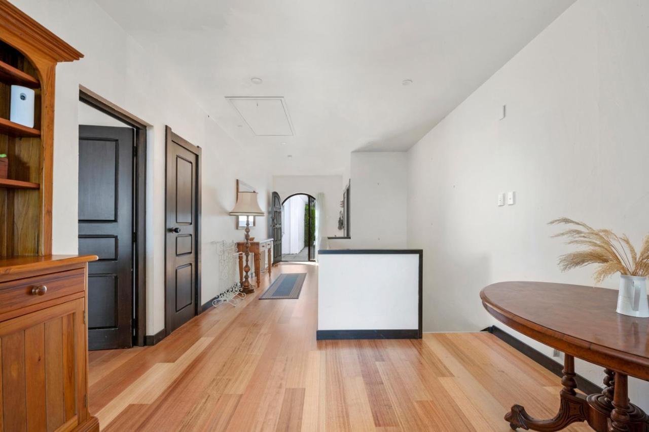 Lakefront Villa - Waitahanui Holiday Home Экстерьер фото