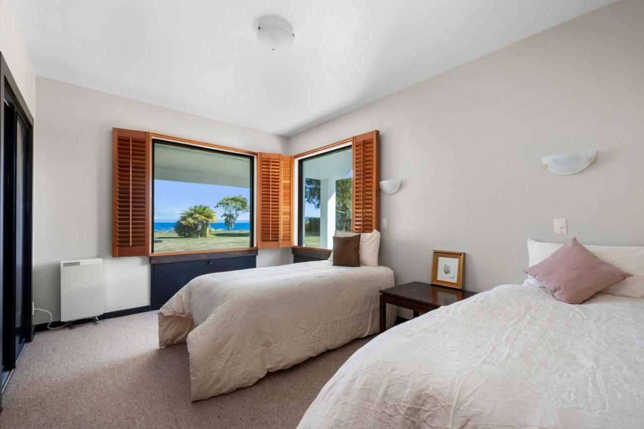Lakefront Villa - Waitahanui Holiday Home Экстерьер фото