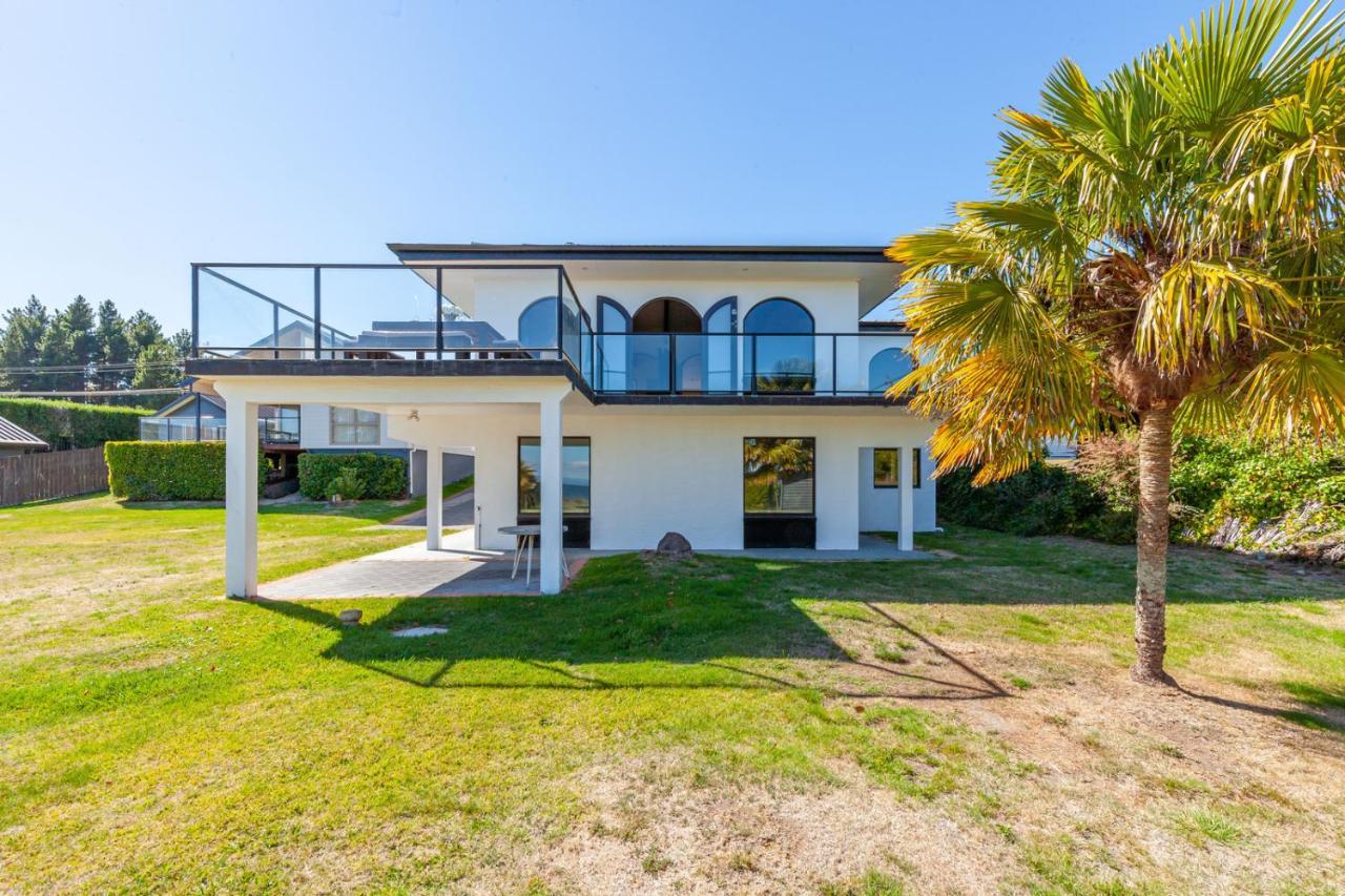 Lakefront Villa - Waitahanui Holiday Home Экстерьер фото