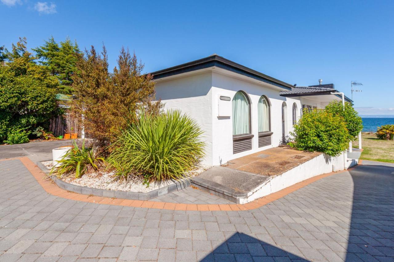 Lakefront Villa - Waitahanui Holiday Home Экстерьер фото